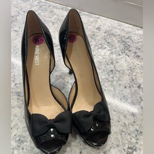 Nine West Black Patent Heels with Removable Bow